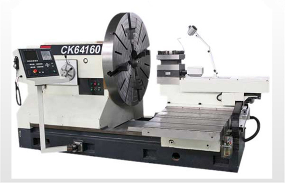 O torno enfrentando de giro do CNC/torno automático faz à máquina horizontal